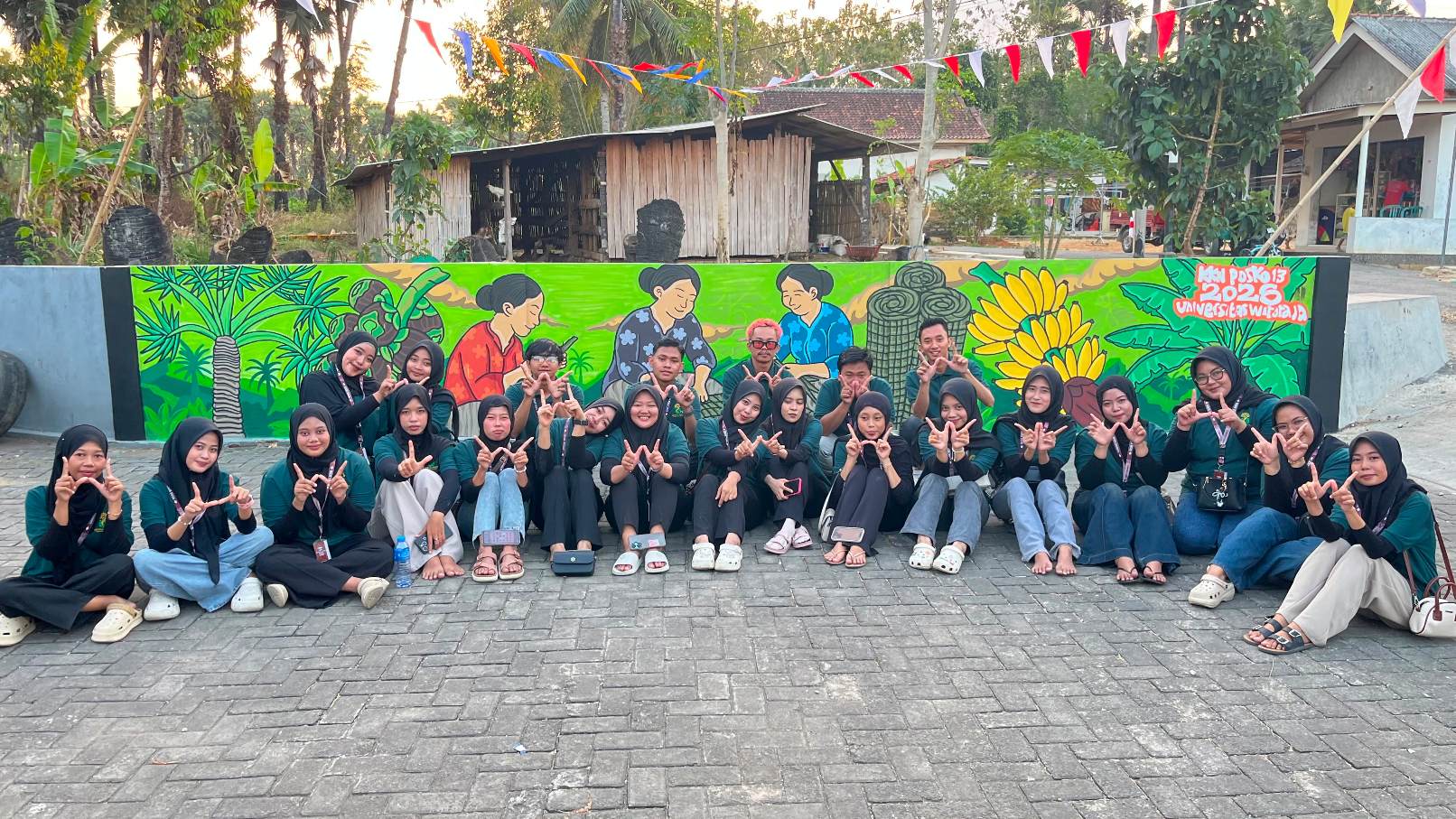 RONA Desa,KKN Posko 13 Universitas Wiraraja Percantik Balai Desa Lembung Timur
